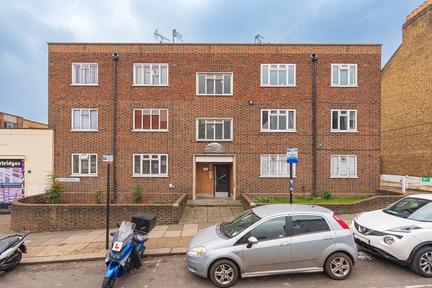 London 2 Bed Flat, Lavenham Court, SW11 To Rent Now for £2,200.00 p/m