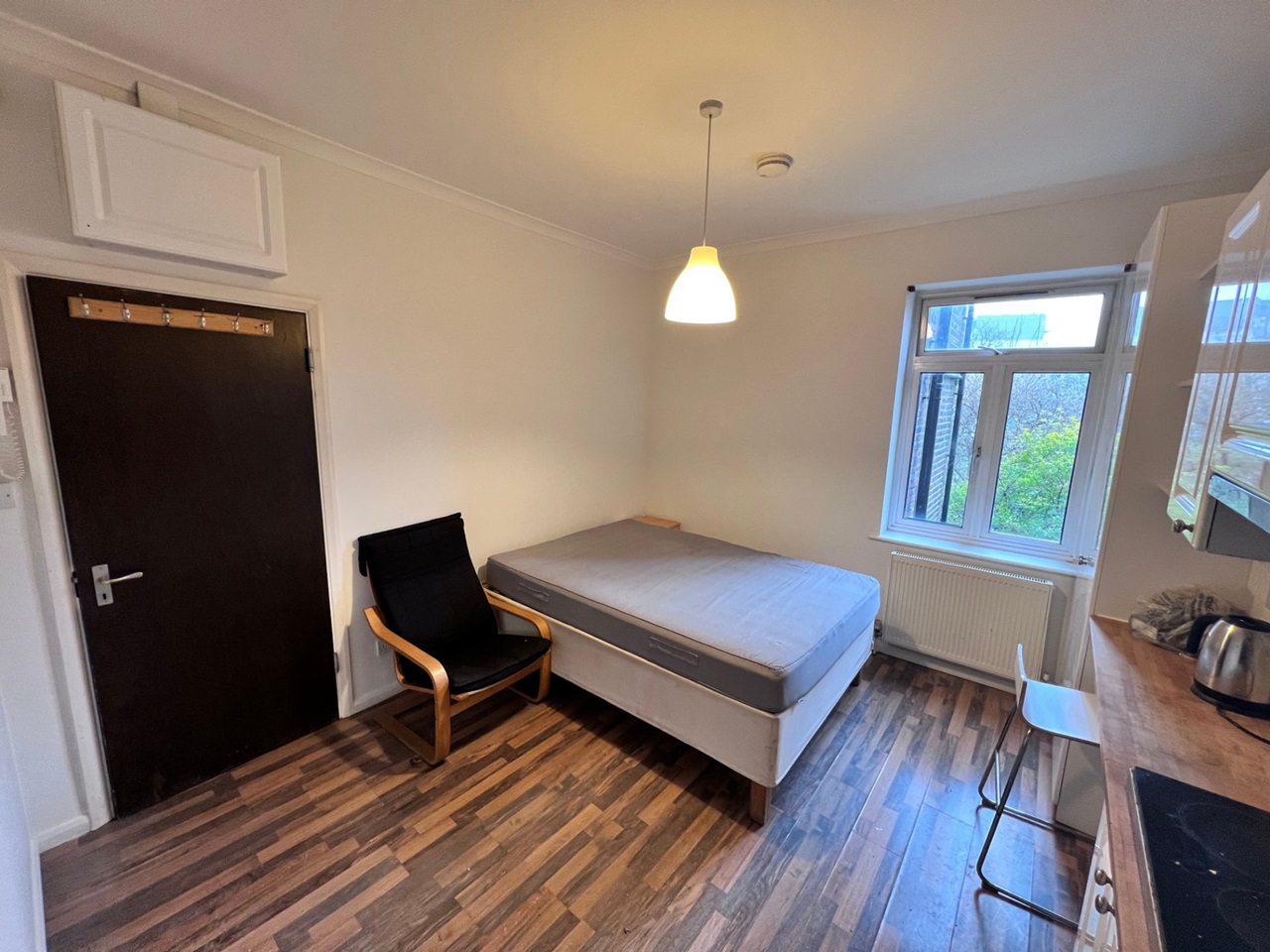 London Studio Flat, Fulham Palace Road, W6 To Rent Now for £950.00 p/m