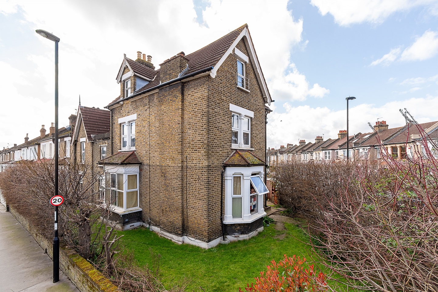 London 2 Bed B Farnley Road, SE25 To Rent Now for £