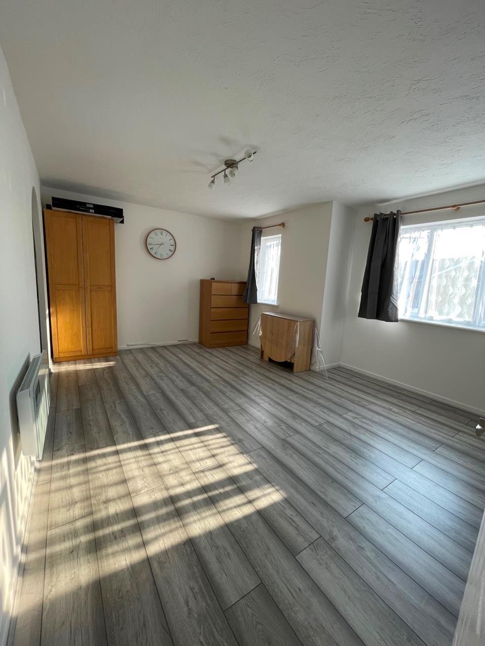 Dagenham 1 Bed Flat, Bell House, RM10 To Rent Now for £1,300.00 p/m