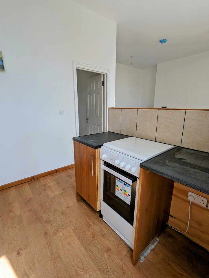 Swansea 1 Bed Flat, Heathfield, SA1 To Rent Now for £650.00 p/m