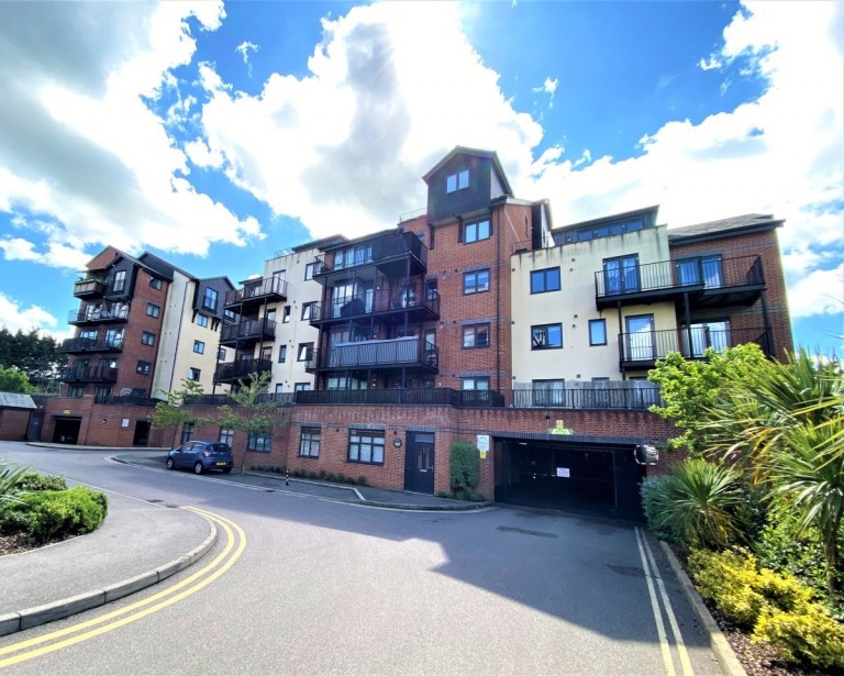 Stortford 3 Bed Flat, Tanners Wharf, CM23 To Rent Now for