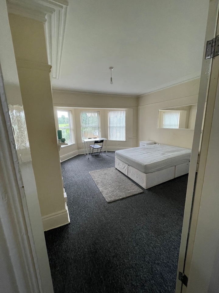 Birmingham Room in a Shared House, Portland Road, B16 To Rent Now