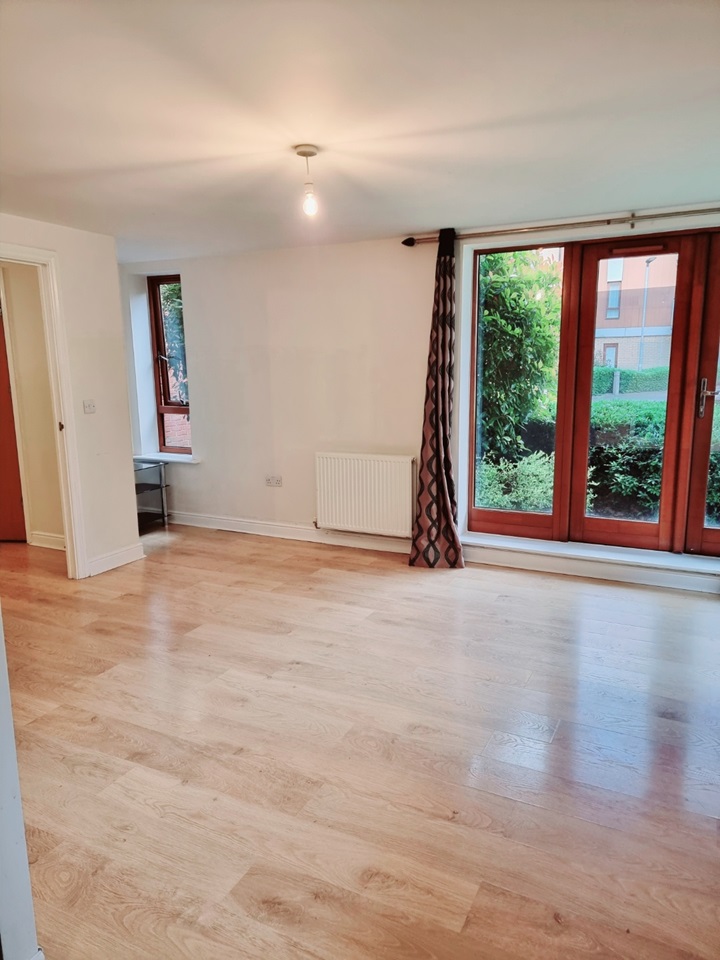 Crawley 2 Bed Flat, Finlay Court, RH10 To Rent Now for £1,200.00 p/m