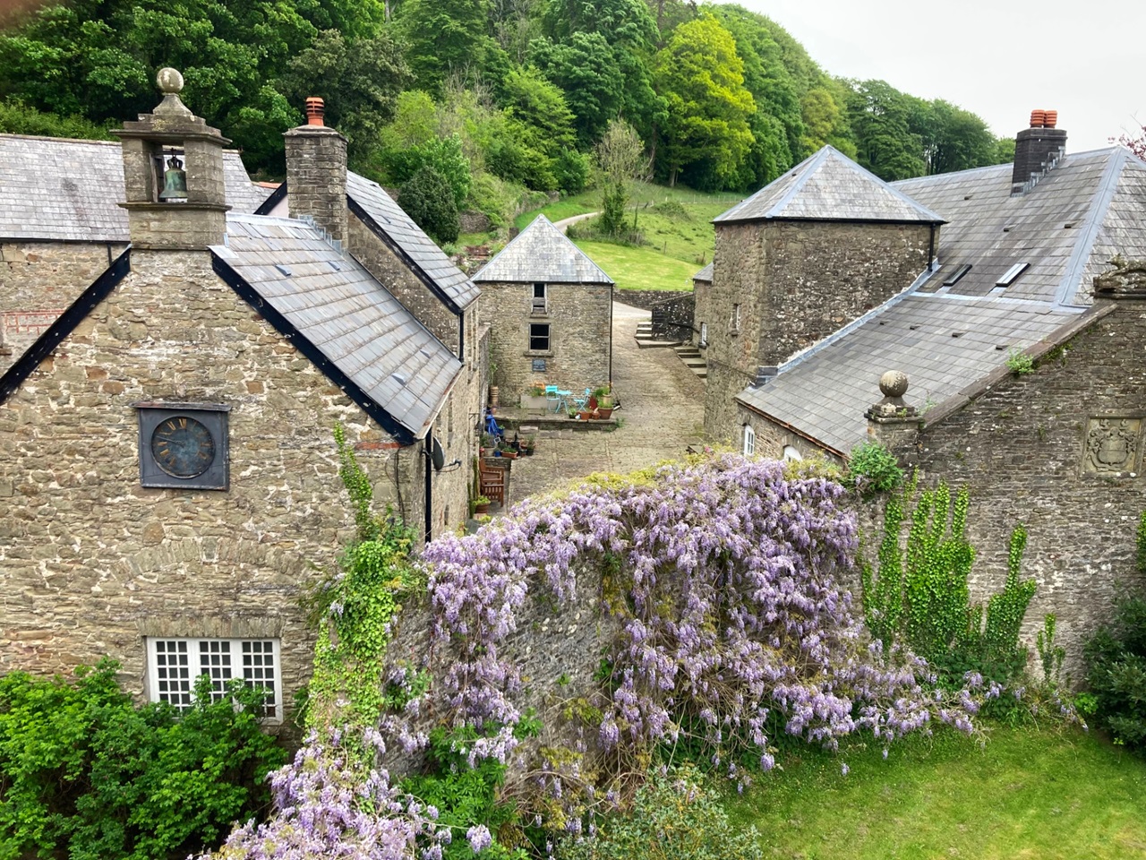 Llanharan, Pontyclun 2 Bed Flat, Llanharan House, CF72 To Rent Now