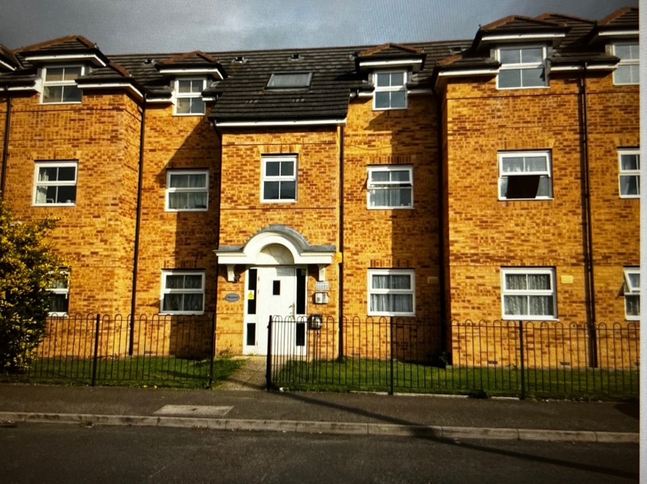 Slough 2 Bed Flat, Rutland Avenue, SL1 To Rent Now for £1,350.00 p/m