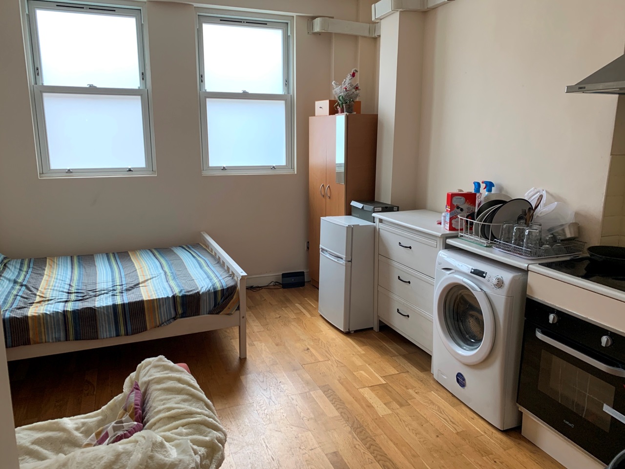 London Studio Flat, Hornsey Road, N19 To Rent Now for £1,100.00 p/m