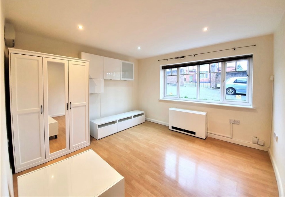 Luton 2 Bed Flat, Farley Hill, LU1 To Rent Now for £1,150.00 p/m