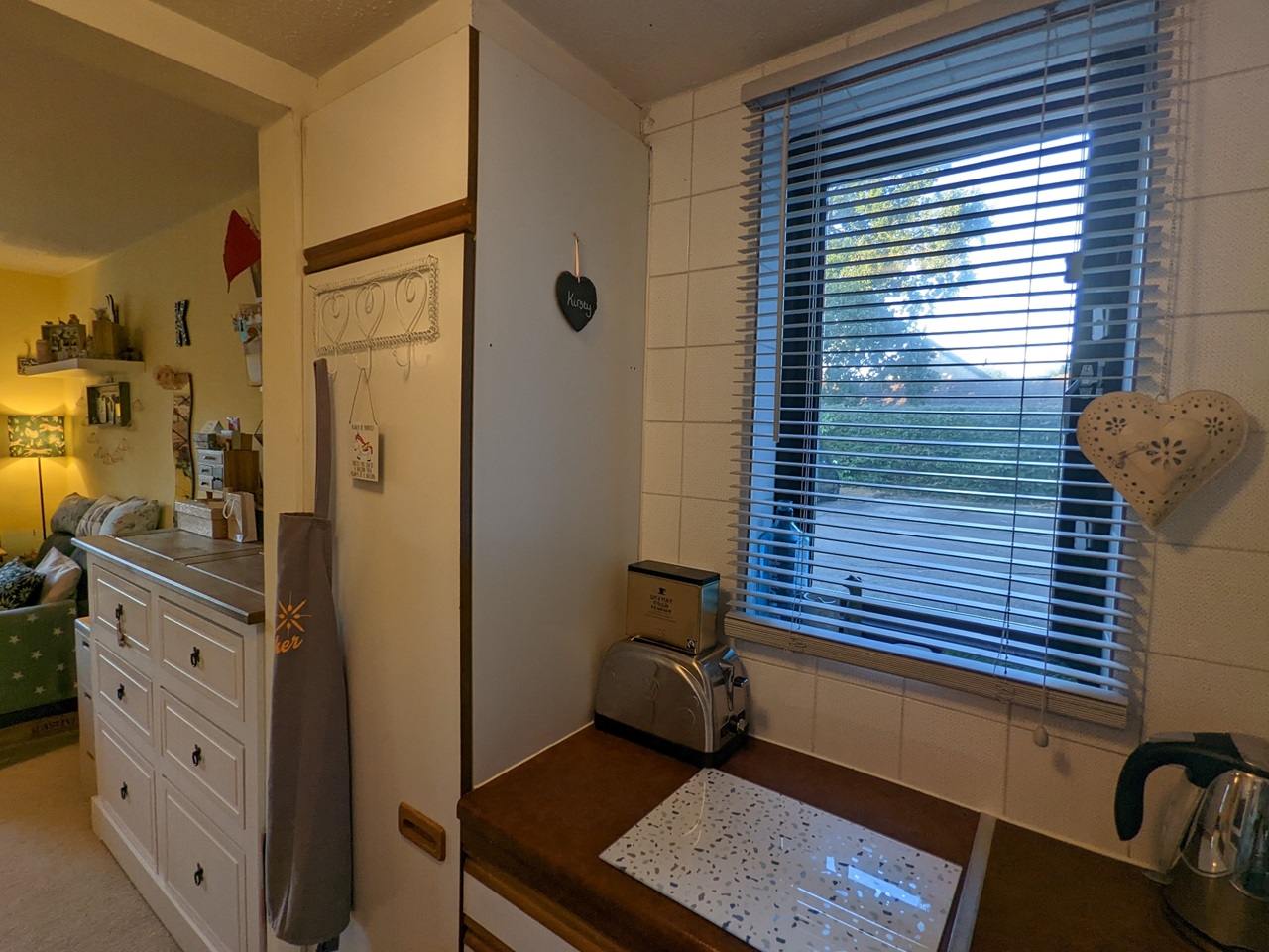 Horley Studio Flat, Rickwood, RH6 To Rent Now for £795.00 p/m