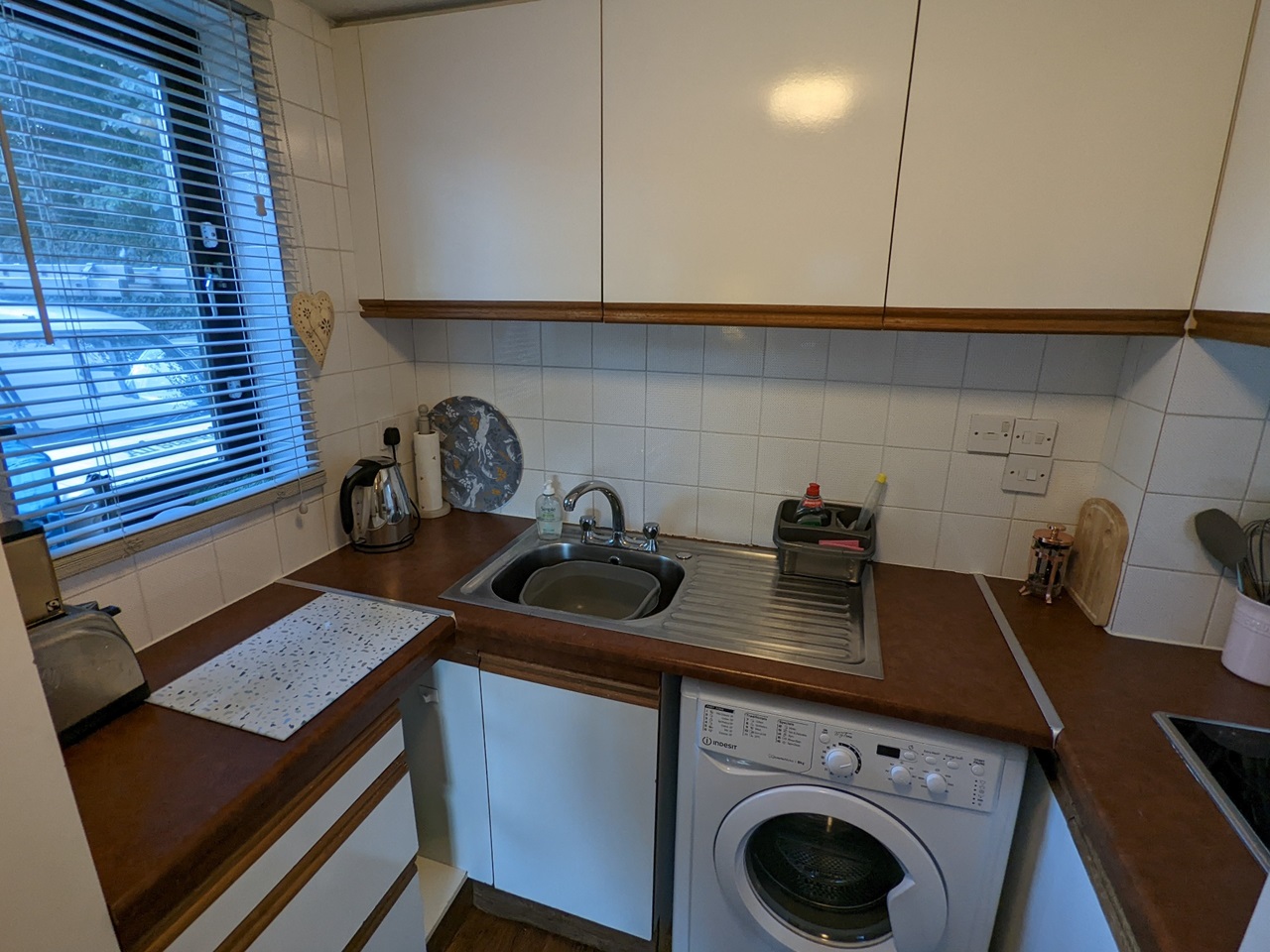 Horley Studio Flat, Rickwood, RH6 To Rent Now for £795.00 p/m