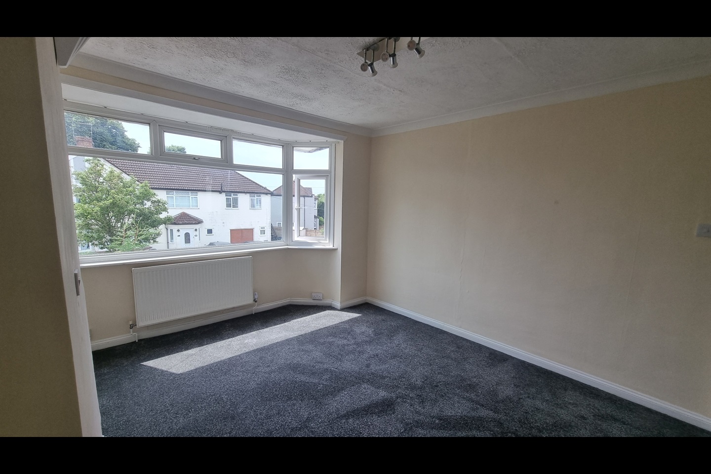 Feltham 2 Bed Guildford Avenue, TW13 To Rent Now for £