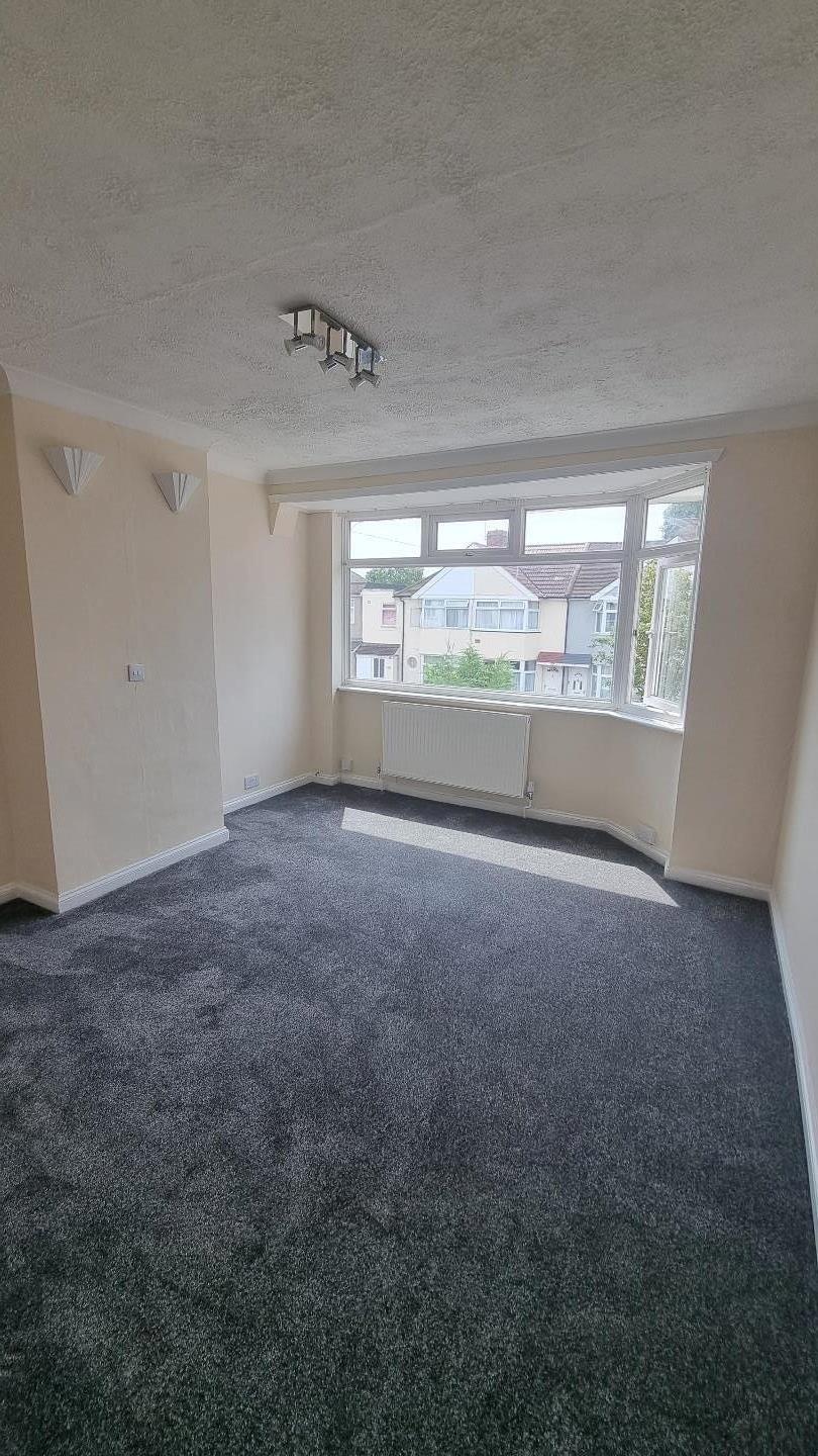 Feltham 2 Bed Guildford Avenue, TW13 To Rent Now for £