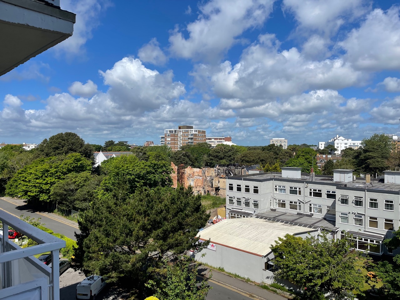 Bournemouth 2 Bed Flat, Elizabeth Court, BH1 To Rent Now for £1,350.00 p/m