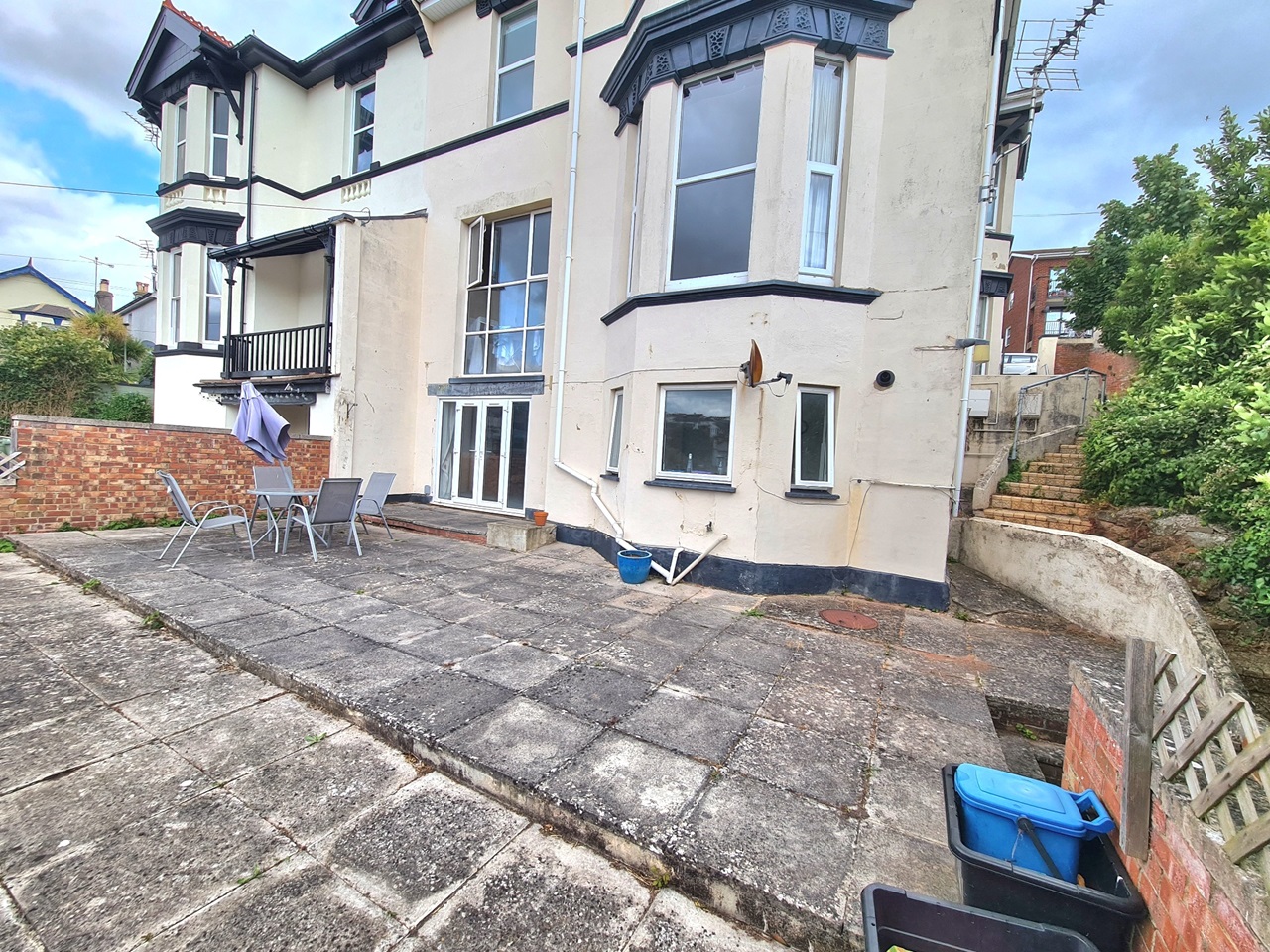 Teignmouth 1 Bed Flat, Coombe Vale Road, TQ14 To Rent Now for £675.
