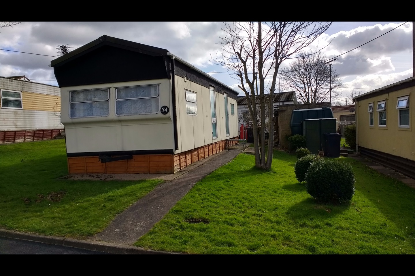 Gloucester 1 Bed Mobile Home, Quedgeley Park, GL4 To Rent Now for £