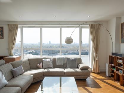 3 Bed Flat, Belgravenue Court, E14