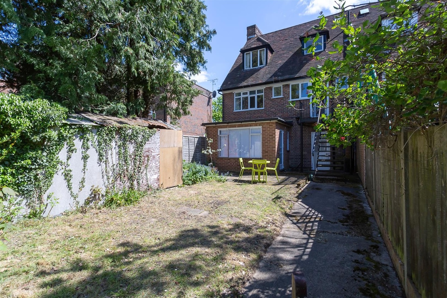 Banstead 2 Bed Flat, Eastgate, SM7 To Rent Now for £1,650.00 p/m