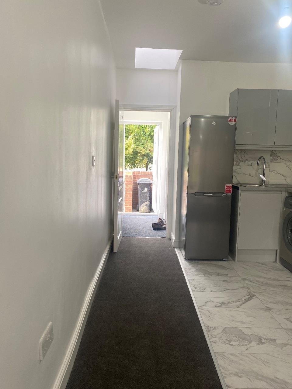 Northolt Studio Flat, Mandeville Road, UB5 To Rent Now for £1,350.