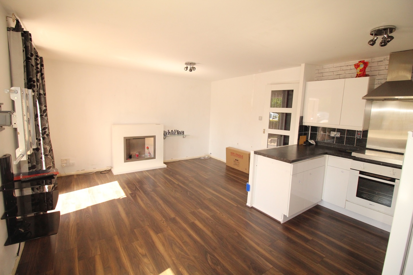 Salford 2 Bed Flat, Trinity Riverside, M3 To Rent Now for £1,200.00 p/m