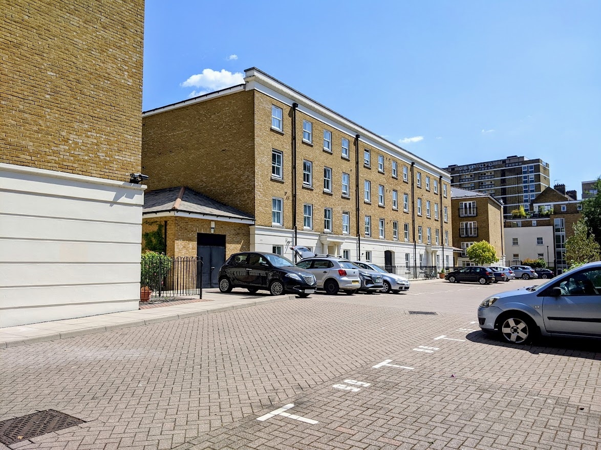 London 1 Bed Flat, Bentham House, SE1 To Rent Now for £1,950.00 p/m