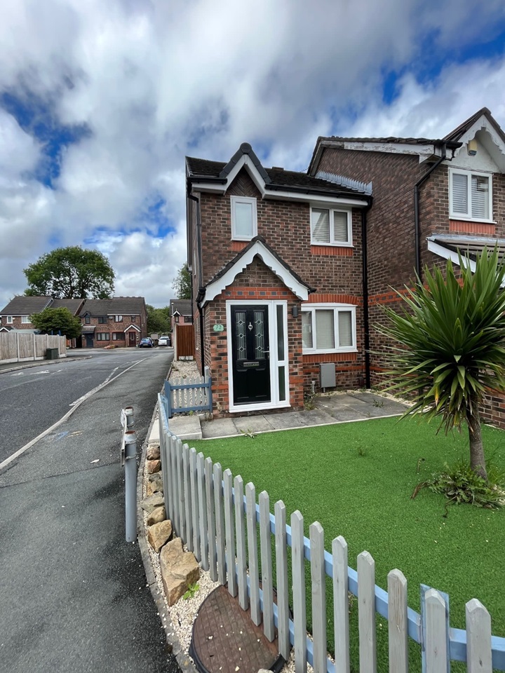 Failsworth 2 Bed Terraced House, Roman Road, M35 To Rent Now for £