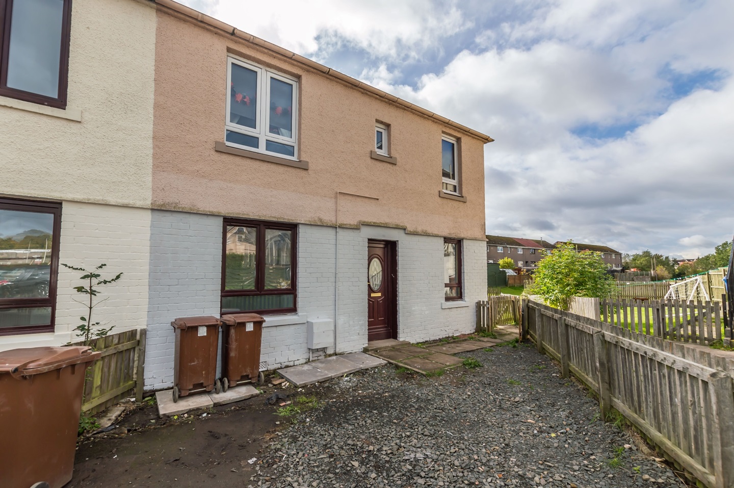 Oakley, Dunfermline 2 Bed Flat, Oakley, KY12 To Rent Now for £730.