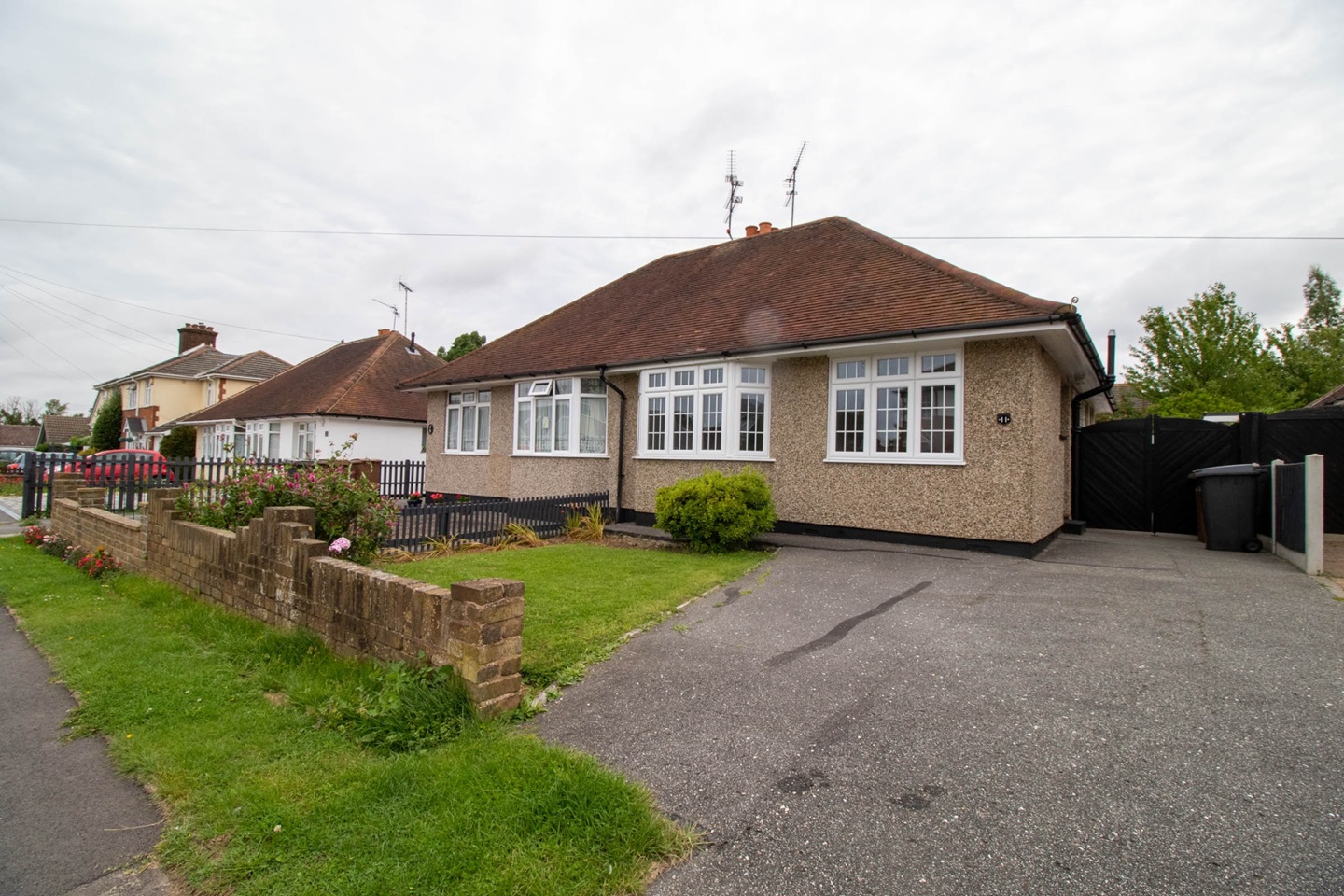 Chelmsford 2 Bed Bungalow, Baddow Hall Crescent, CM2 To Rent Now