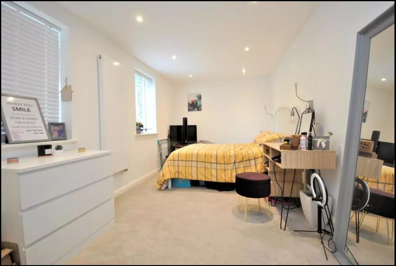 London 2 Bed Flat, Framlingham Crescent, SE9 To Rent Now for £1,400.00 p/m