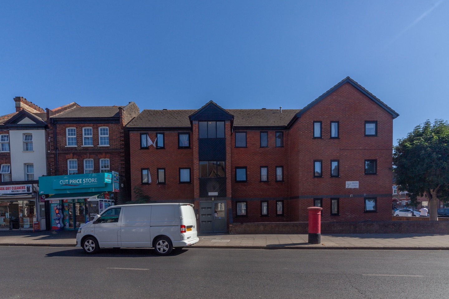 London 2 Bed Flat, Wrens Court, E13 To Rent Now for £1,625.00 p/m