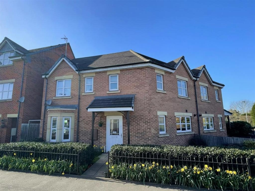 BurtonOnTrent 3 Bed SemiDetached House, Shobnall Street, DE14 To