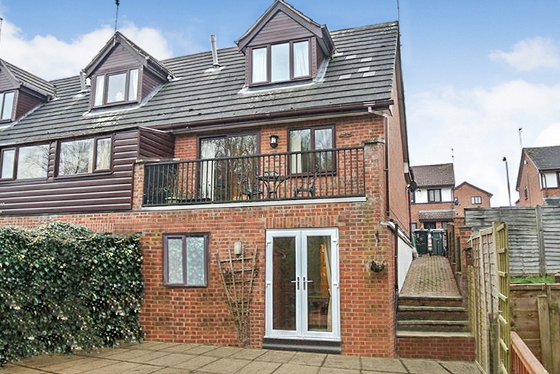 Grantham 3 Bed End Terrace, Holly Close, NG31 To Rent Now for £900.