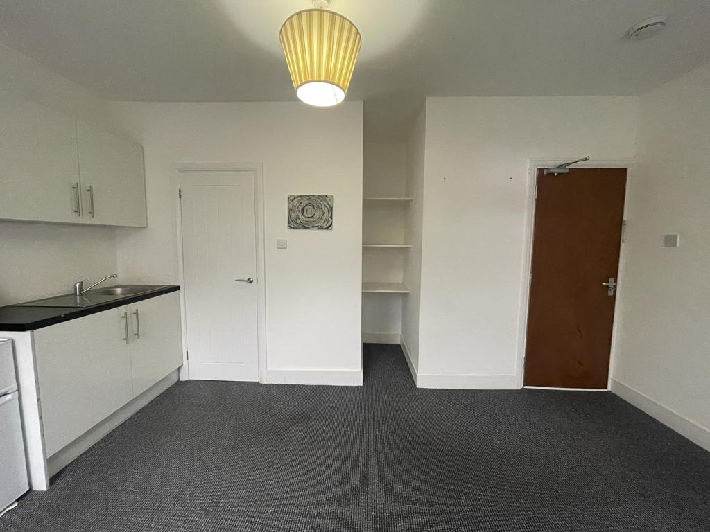 Ilford Studio Flat, Eastern Avenue, IG2 To Rent Now for £950.00 p/m