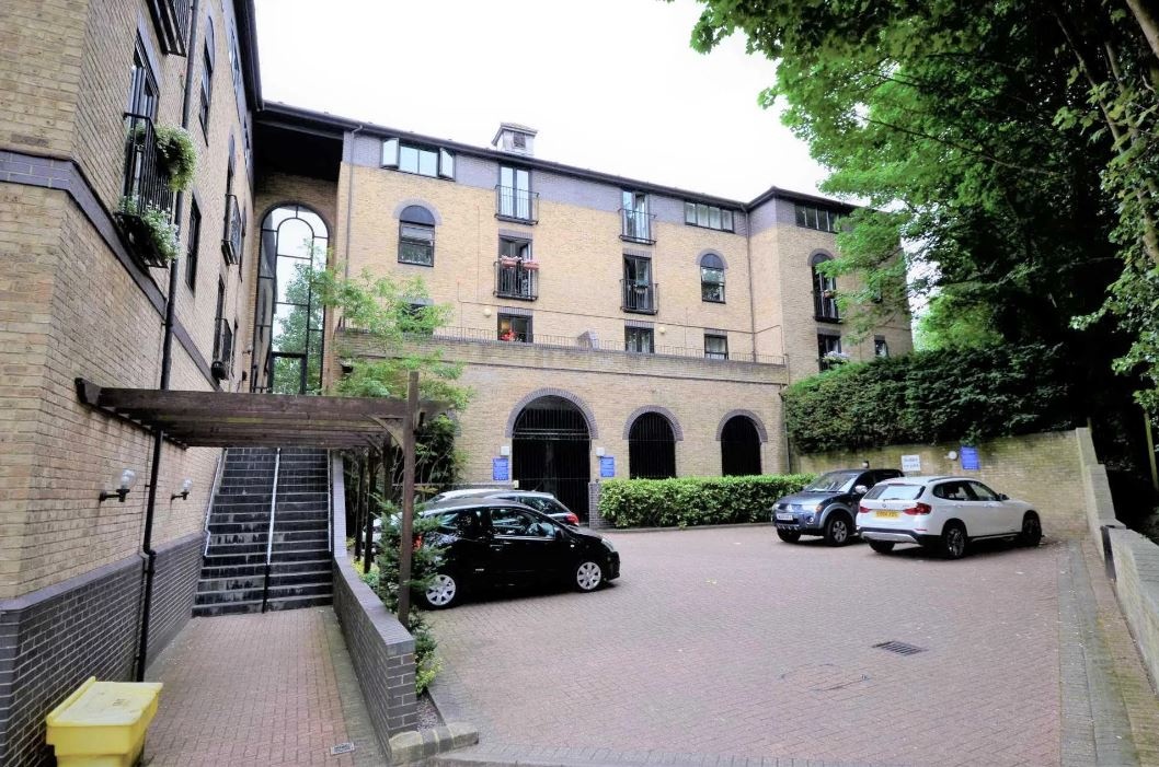 Billericay 1 Bed Flat, Langthornes, CM12 To Rent Now for £1,030.00 p/m