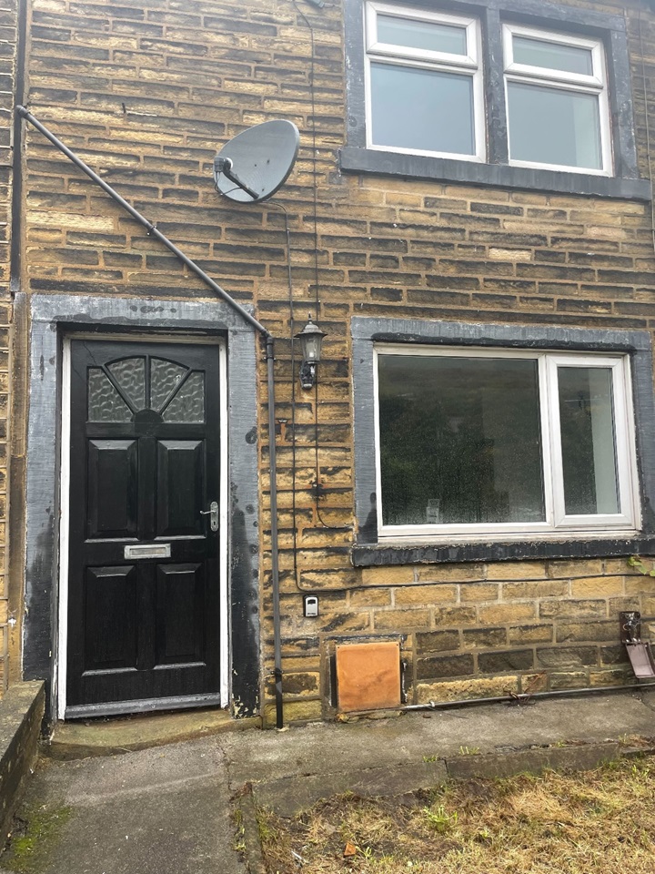 Halifax 2 Bed Terraced House, Shay Lane, HX3 To Rent Now for £550.