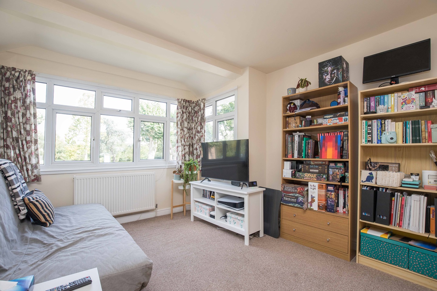 Woking 1 Bed Flat, Rosewood, GU22 To Rent Now for £925.00 p/m