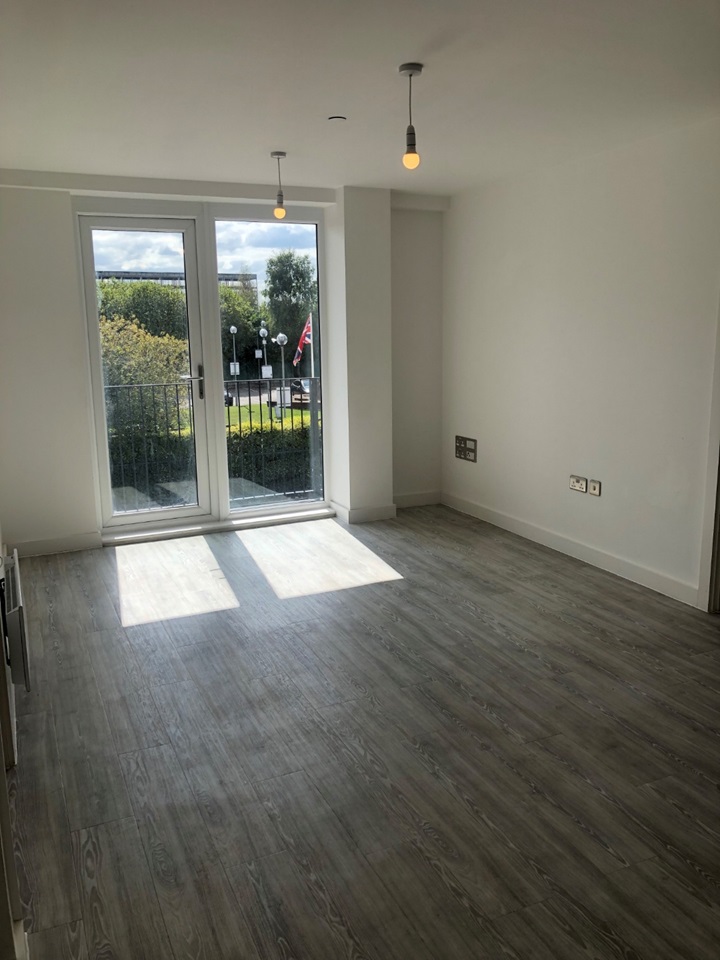 Manchester 2 Bed Flat, Middlewood Plaza, M5 To Rent Now for £1,250.