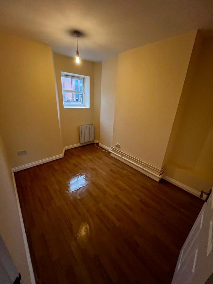 Camberley 1 Bed Flat, High Street, GU15 To Rent Now for £1,100.00 p/m