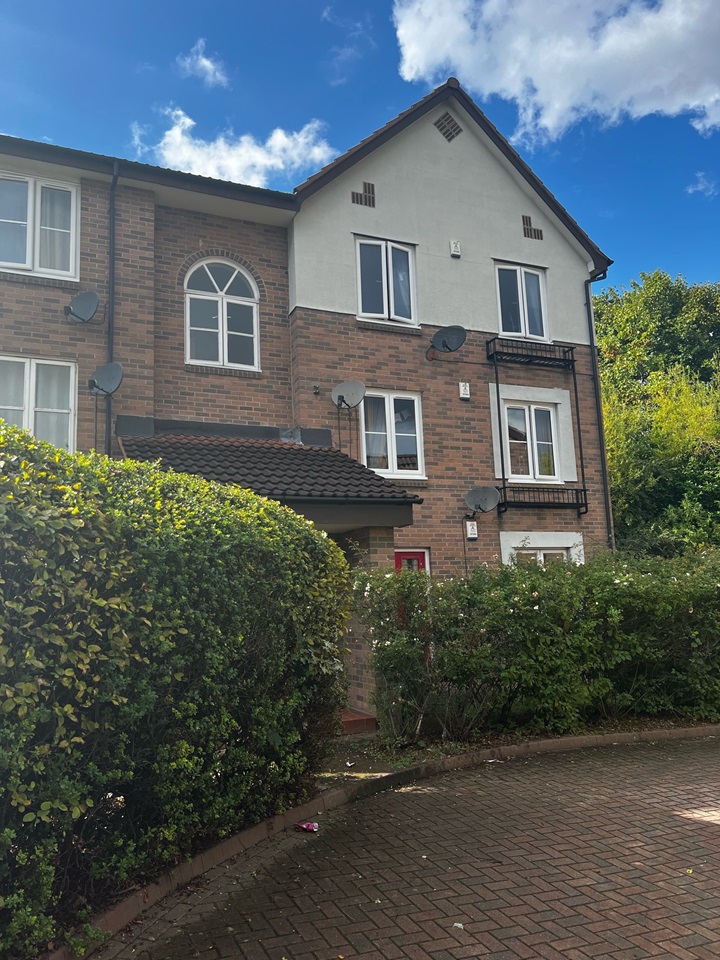 Leeds 2 Bed Flat, Grange Close, LS10 To Rent Now for £695.00 p/m