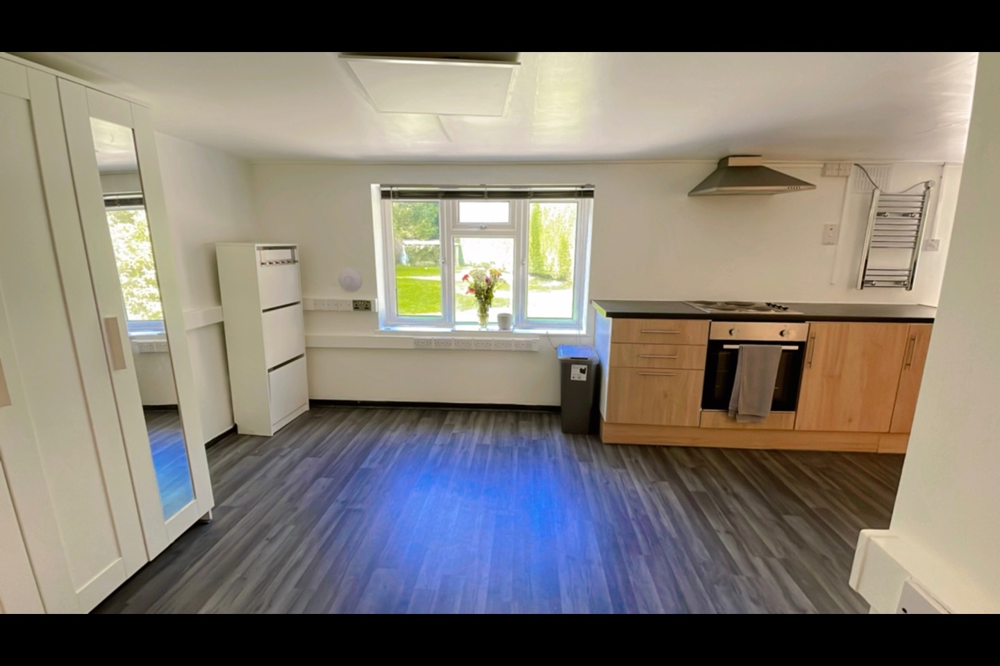 Hornchurch Studio Flat, Abbs Cross Lane, RM12 To Rent Now for £1,000.00 p/m