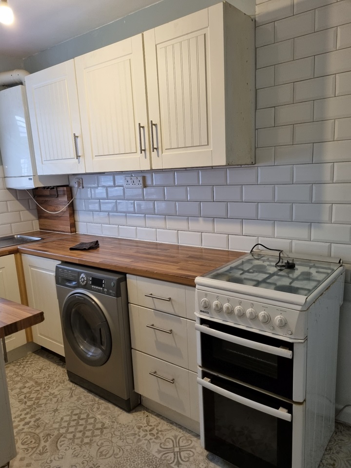 Shepperton 2 Bed Flat, Thurlestone Parade, TW17 To Rent Now for £