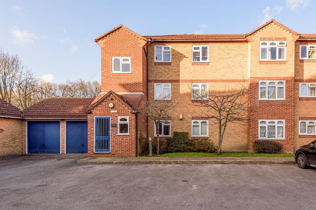 Maidenhead 2 Bed Flat, Corfe Place, SL6 To Rent Now for £1,300.00 p/m