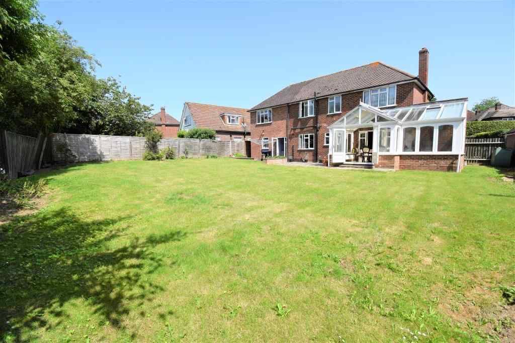 Farnham Royal, Slough 4 Bed Detached House, Linden Drive, SL2 To