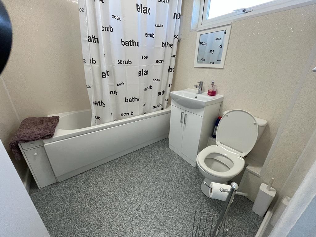 Brixham 2 Bed Flat, Frogwell Corner, TQ5 To Rent Now for £800.00 p/m