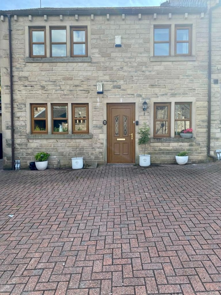 Marsden, Huddersfield 2 Bed Flat, Clough Lea, HD7 To Rent Now for £