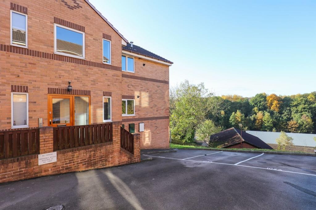 Dronfield 2 Bed Flat, Snape Hill Crescent, S18 To Rent Now for £650