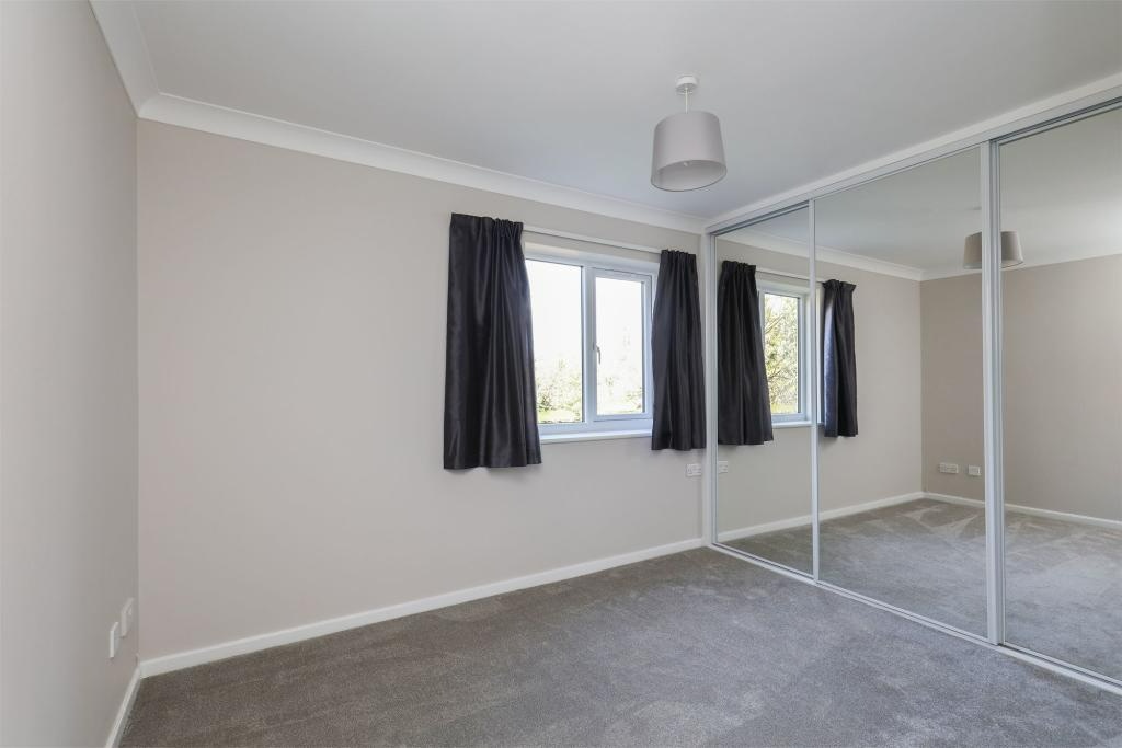 Dronfield 2 Bed Flat, Snape Hill Crescent, S18 To Rent Now for £650