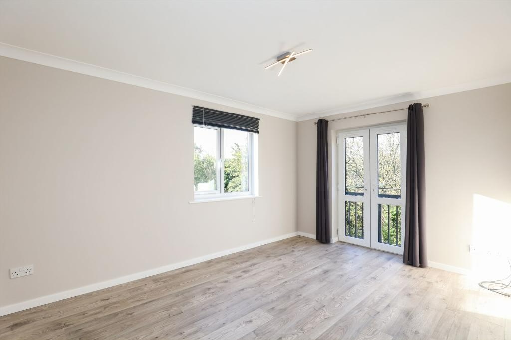 Dronfield 2 Bed Flat, Snape Hill Crescent, S18 To Rent Now for £650.00 p/m