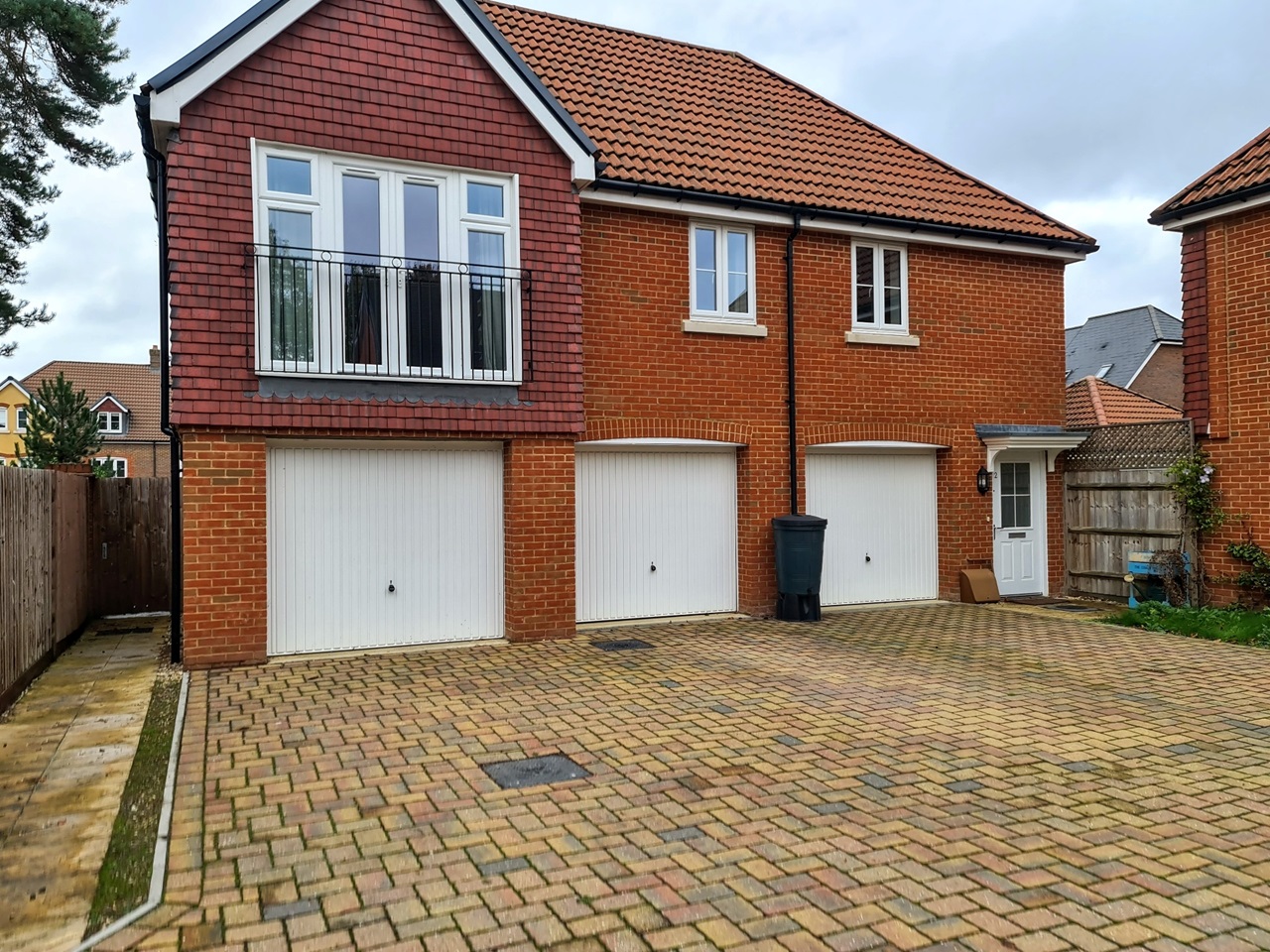 Liphook 2 Bed Flat, Rudgard Way, GU30 To Rent Now for £1,100.00 p/m