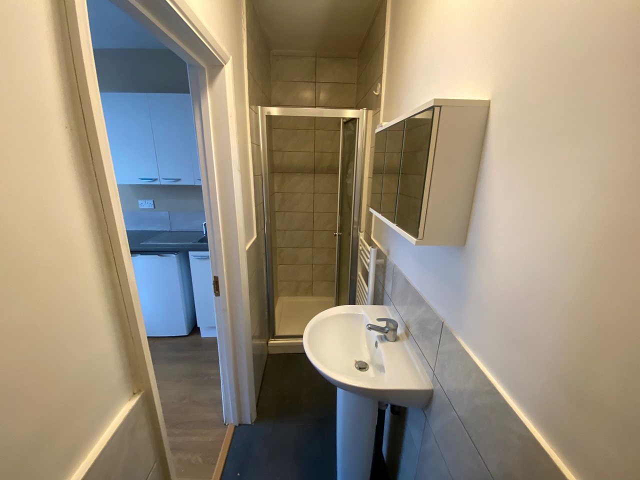 London Studio Flat, White Hart Lane, N17 To Rent Now for £950.00 p/m