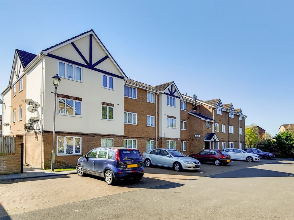 Mitcham 2 Bed Flat, Heathfield Drive, CR4 To Rent Now for £1,600.00 p/m